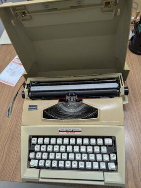 Typewriter Smith Corona courier